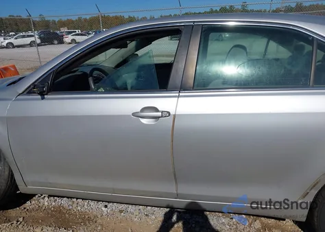 2010 Toyota Camry z USA, uszkodzony, nr VIN 4T1BF3EK7AU103425